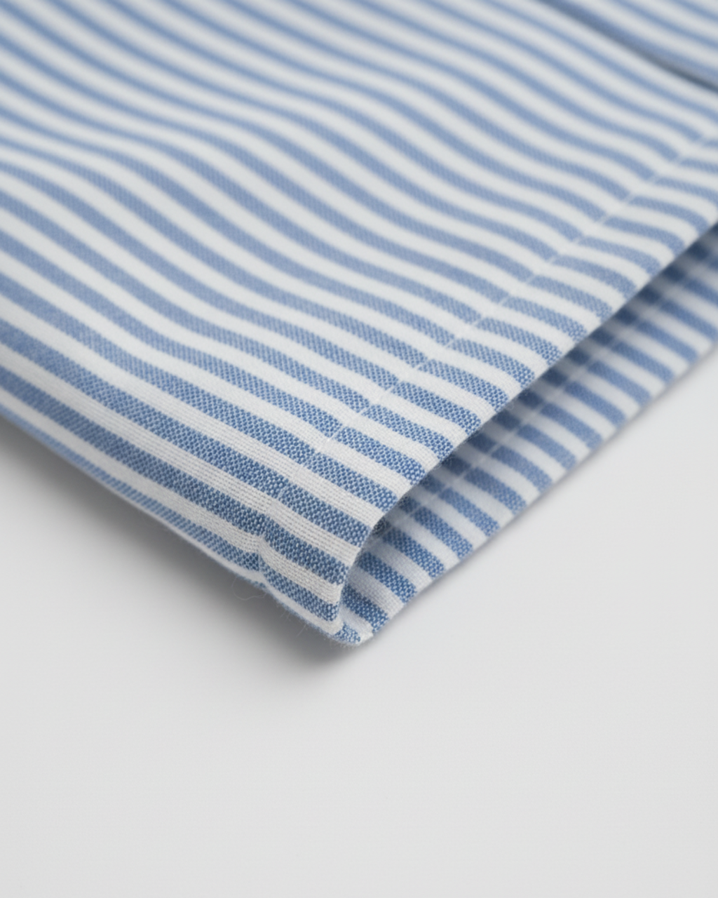 Kvinders lange blå stribede pyjamas