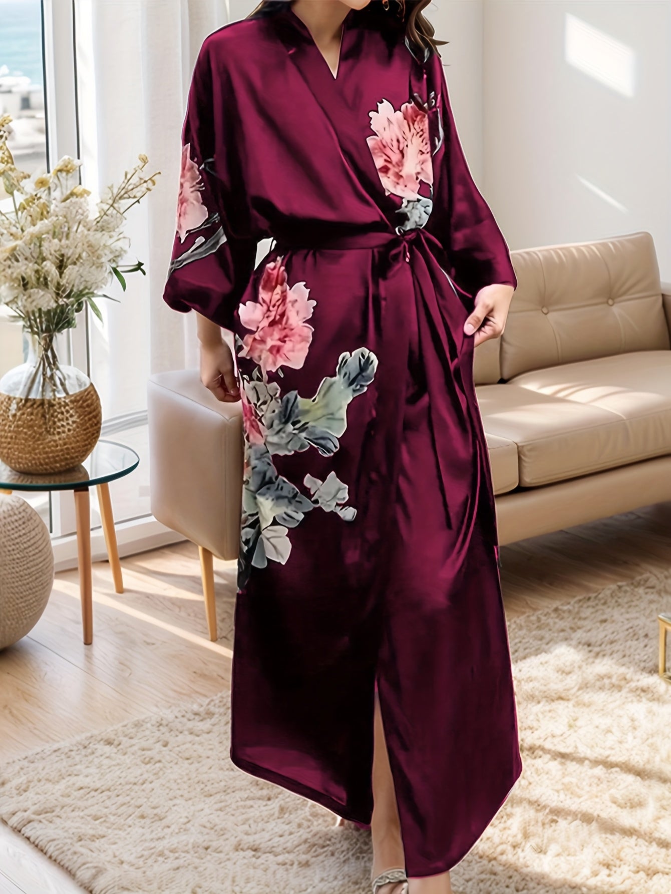 Lang Kimono Badekåbe i Satin – Blomsterprint & Flydende Pasform