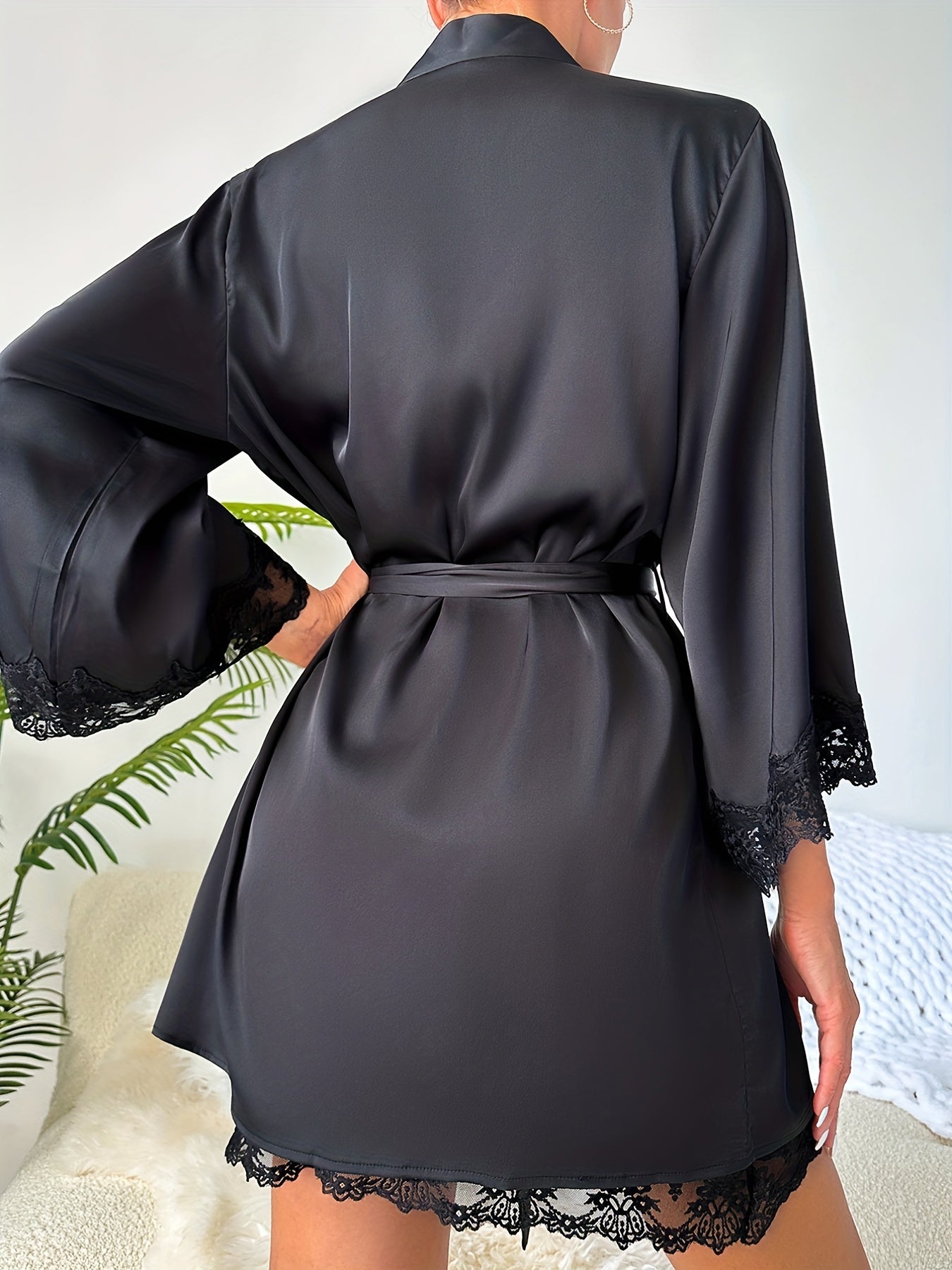 Satin Kimono & Natkjole til Damer – Blonder Elegance i Ét Sæt