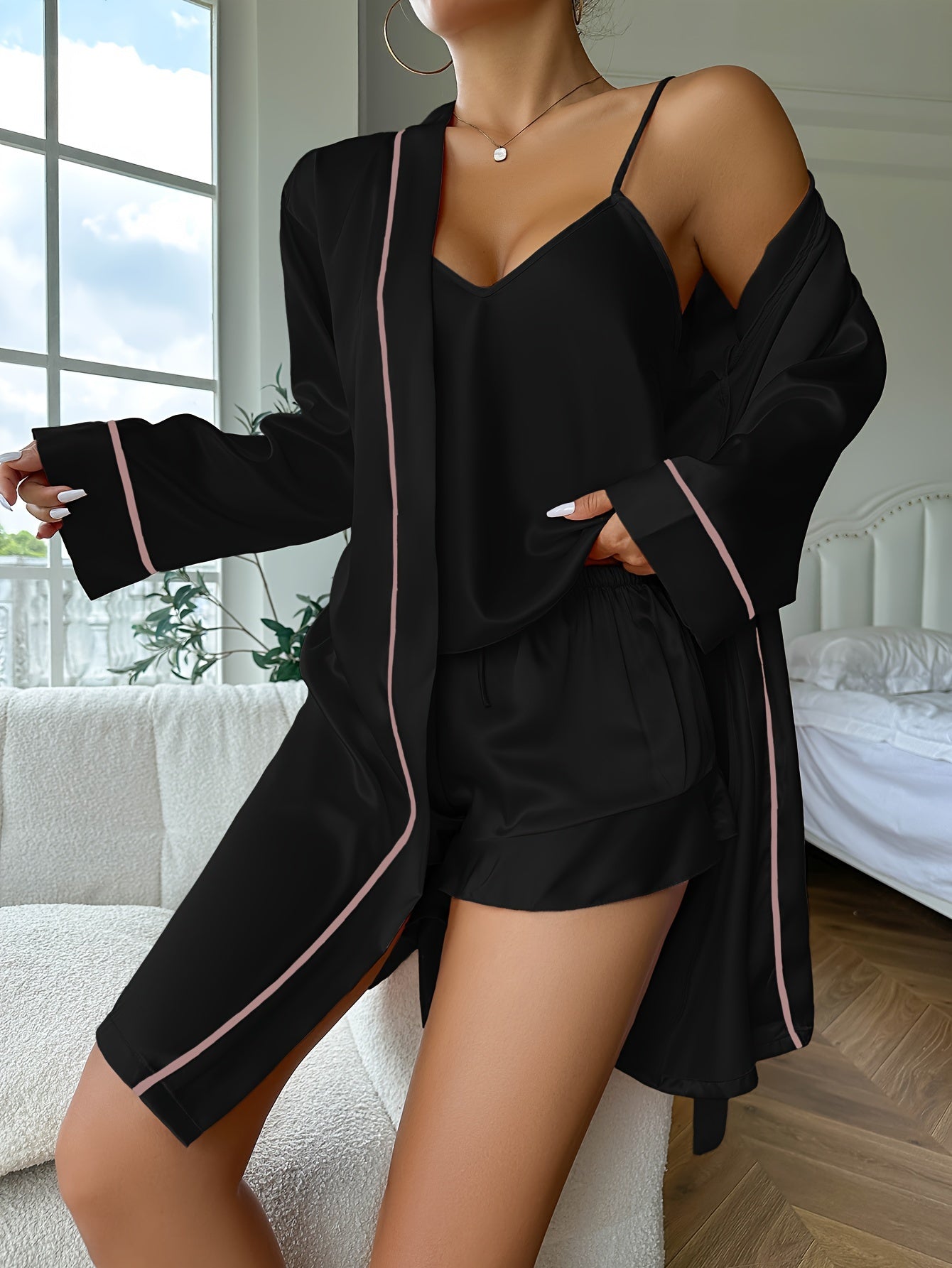 Luksus Satin Pyjamasæt Dame – Kimono, Cami & Shorts i Silkeagtig Kvalitet