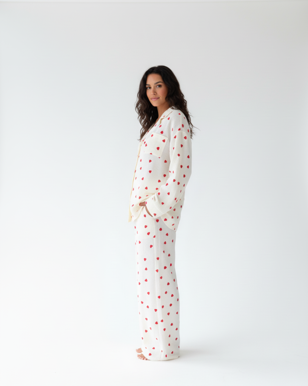 Kvinders lang pyjamas med hjerter