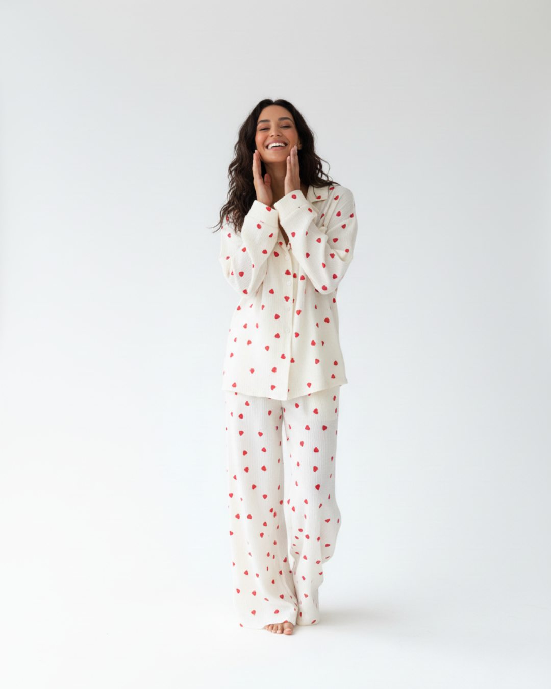 Kvinders lang pyjamas med hjerter