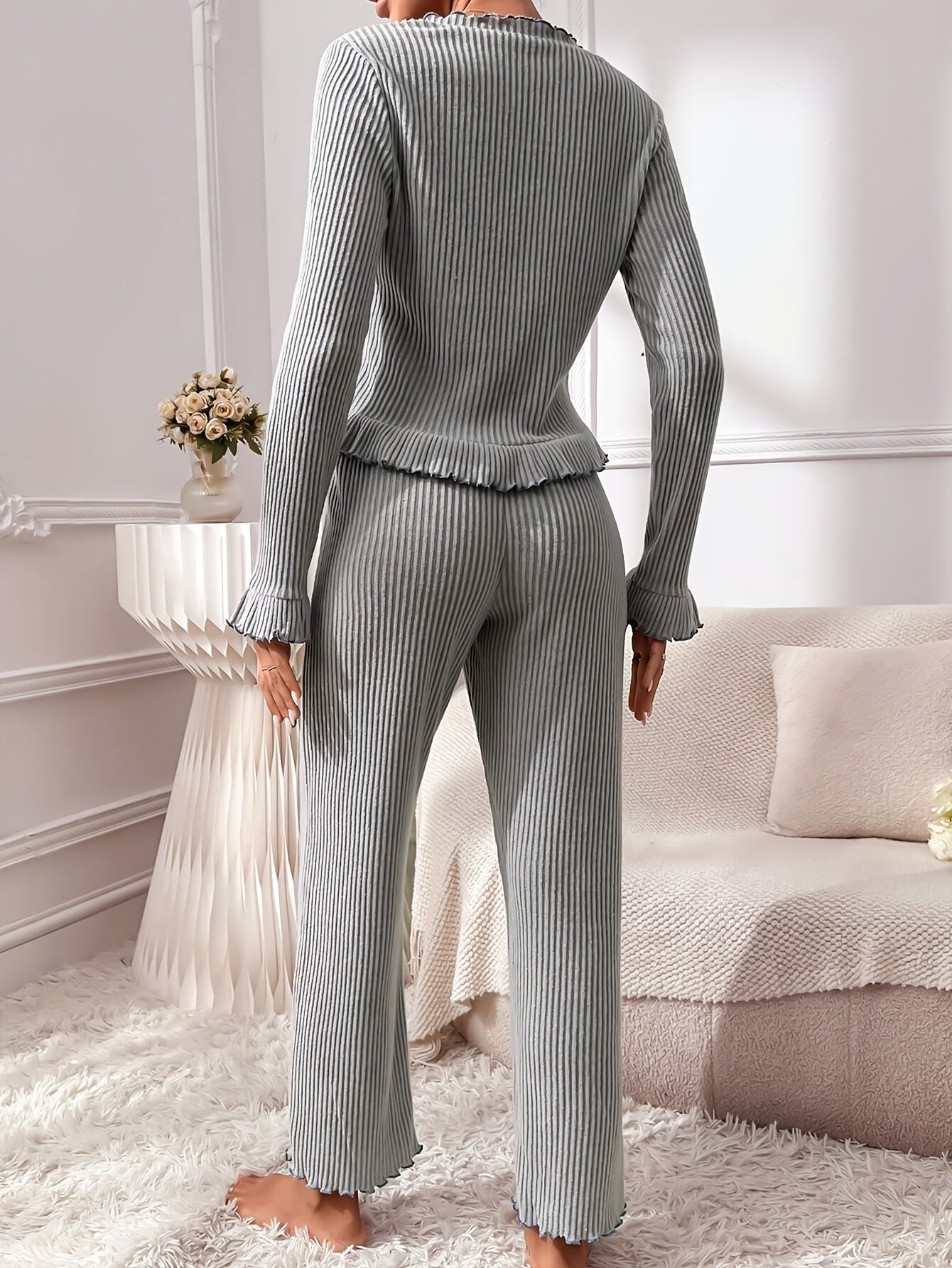 Langærmet nattøj kvinder – elegant pyjamasæt med feminin detalje