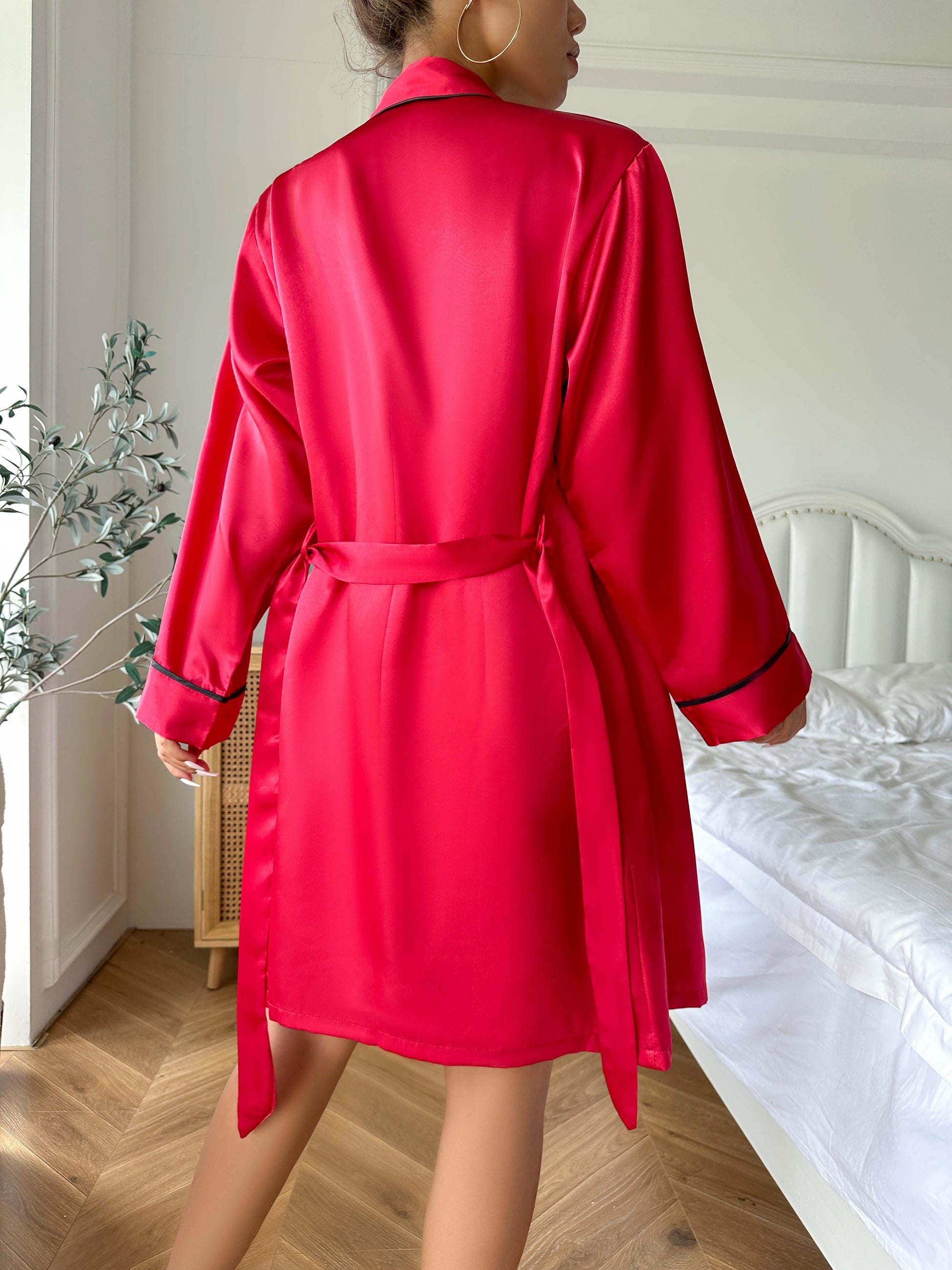 Luksus Satin Pyjamasæt Dame – Kimono, Cami & Shorts i Silkeagtig Kvalitet