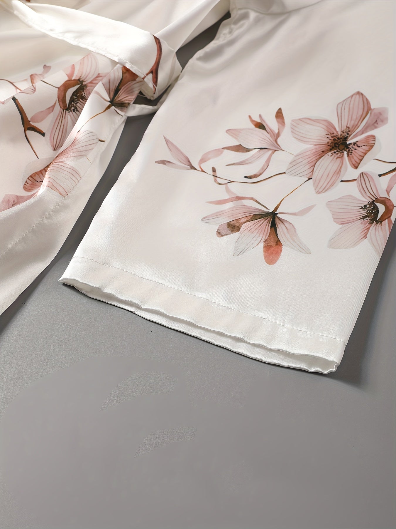 Luksus Kimono Badekåbe – Satin Morgenkåbe med Bindebånd