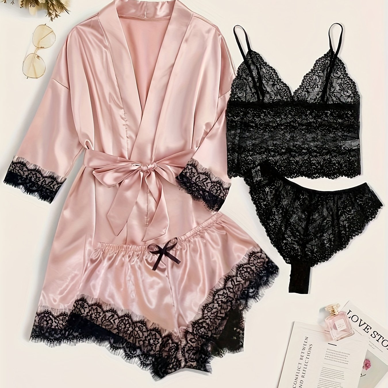 Luksus Satin Pyjamasæt Dame – Kimono, Shorts & Blondekant
