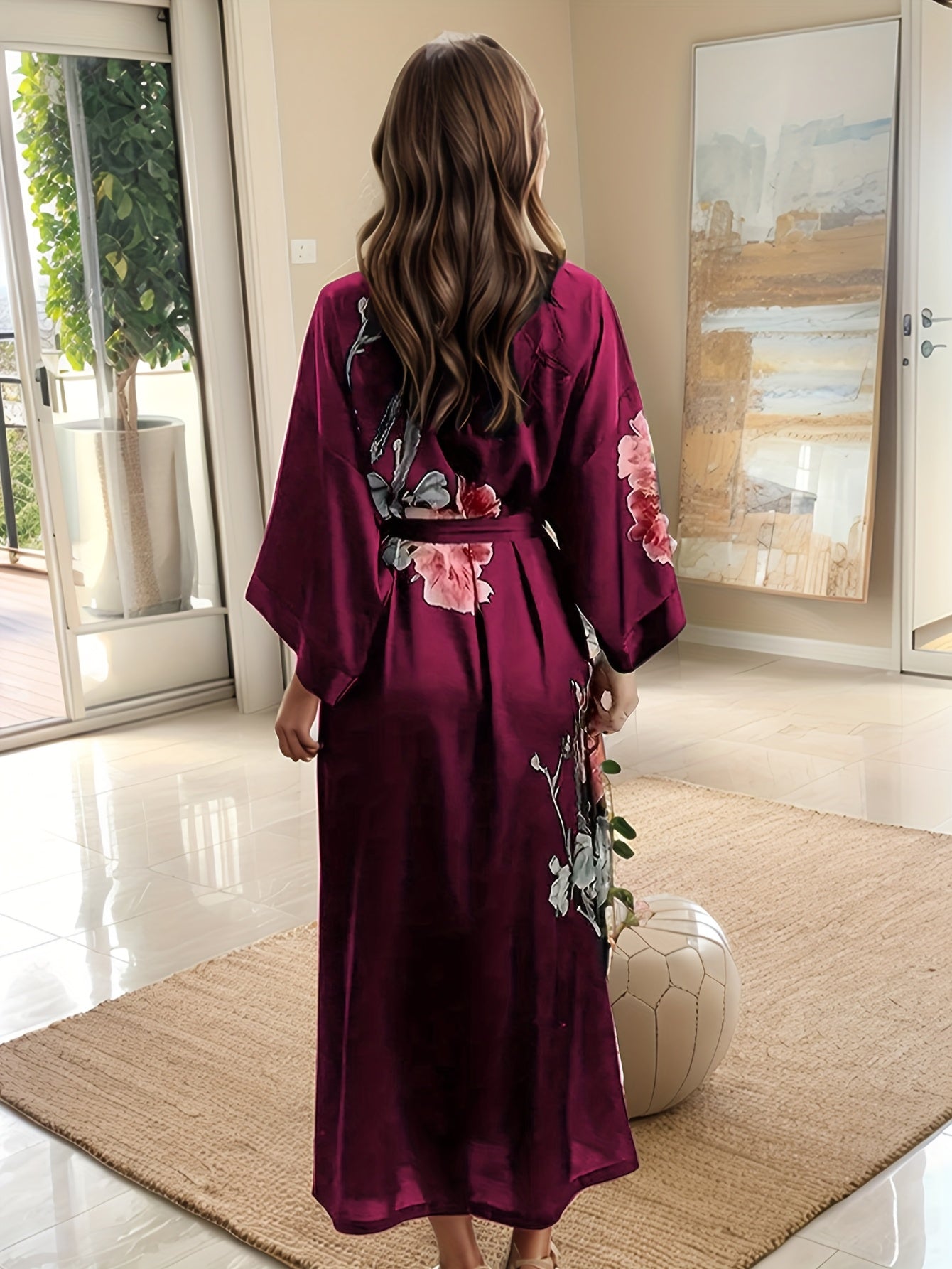 Lang Kimono Badekåbe i Satin – Blomsterprint & Flydende Pasform