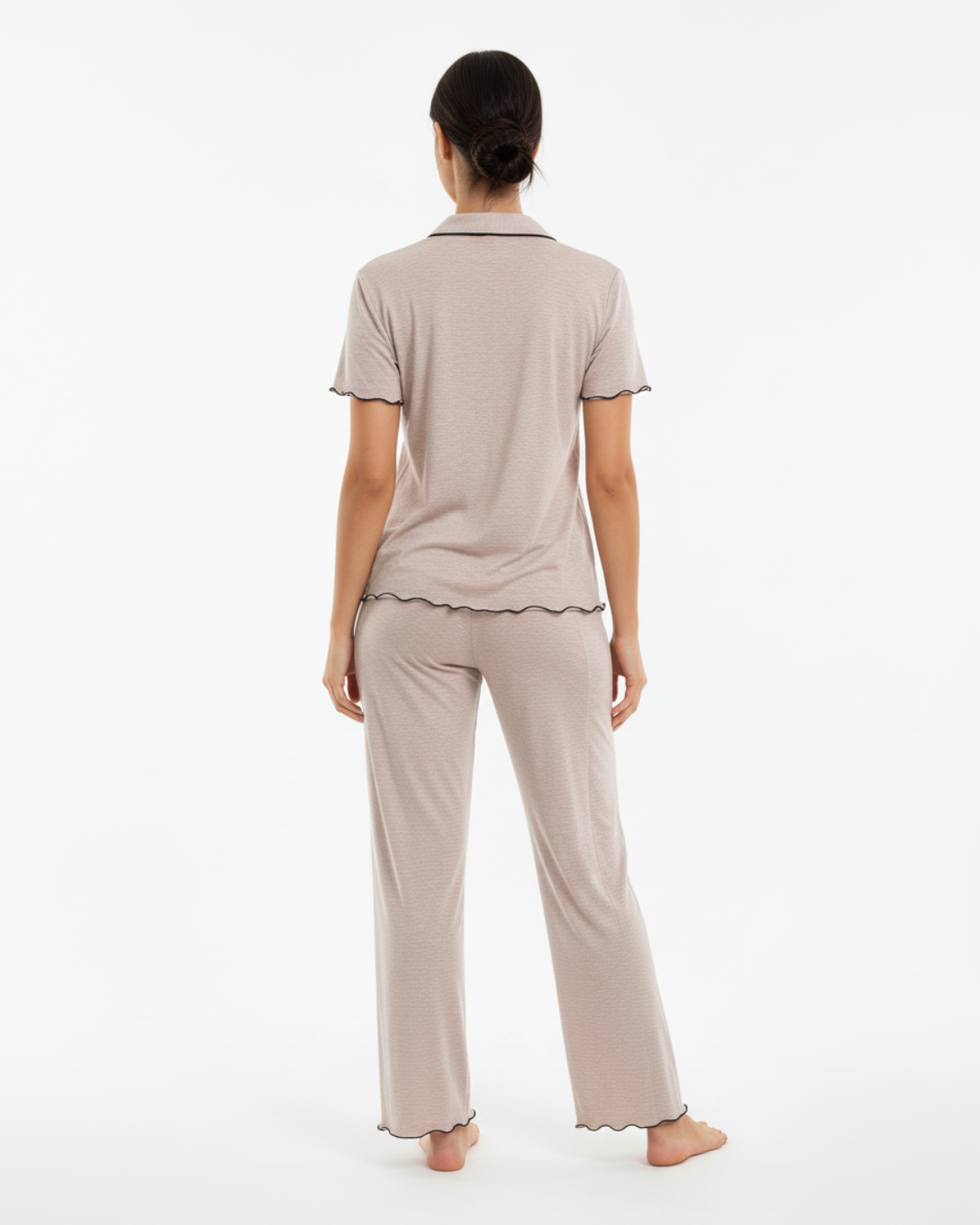 Kvinders lange beige pyjamas