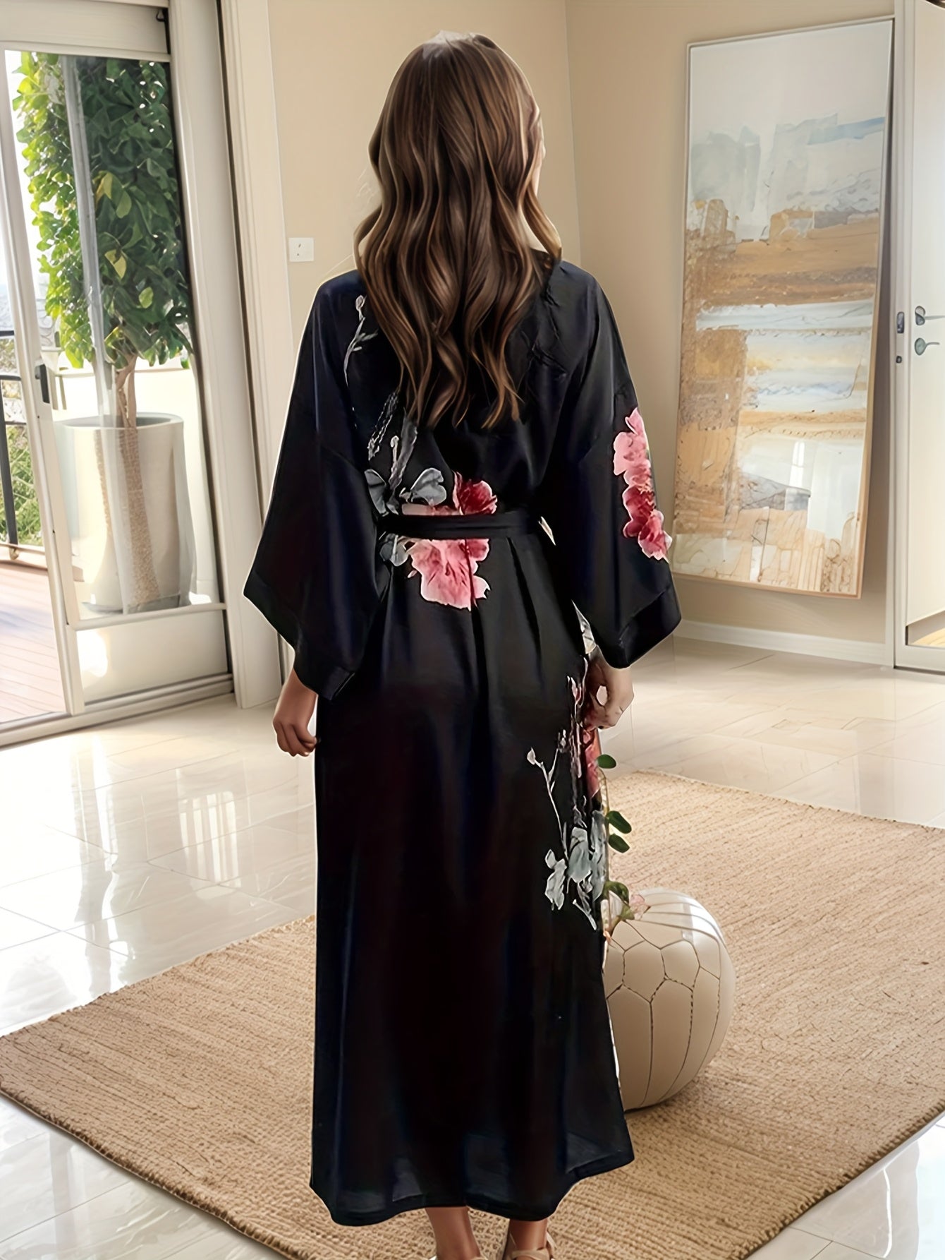 Lang Kimono Badekåbe i Satin – Blomsterprint & Flydende Pasform