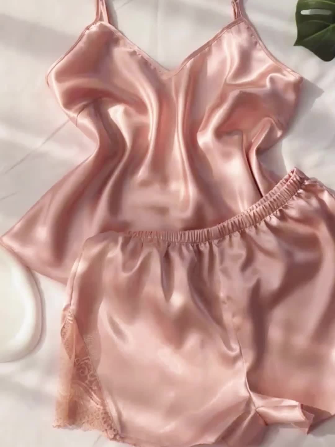 Dame Satin Cami & Shorts Pyjamasæt – Blød Silkefølelse