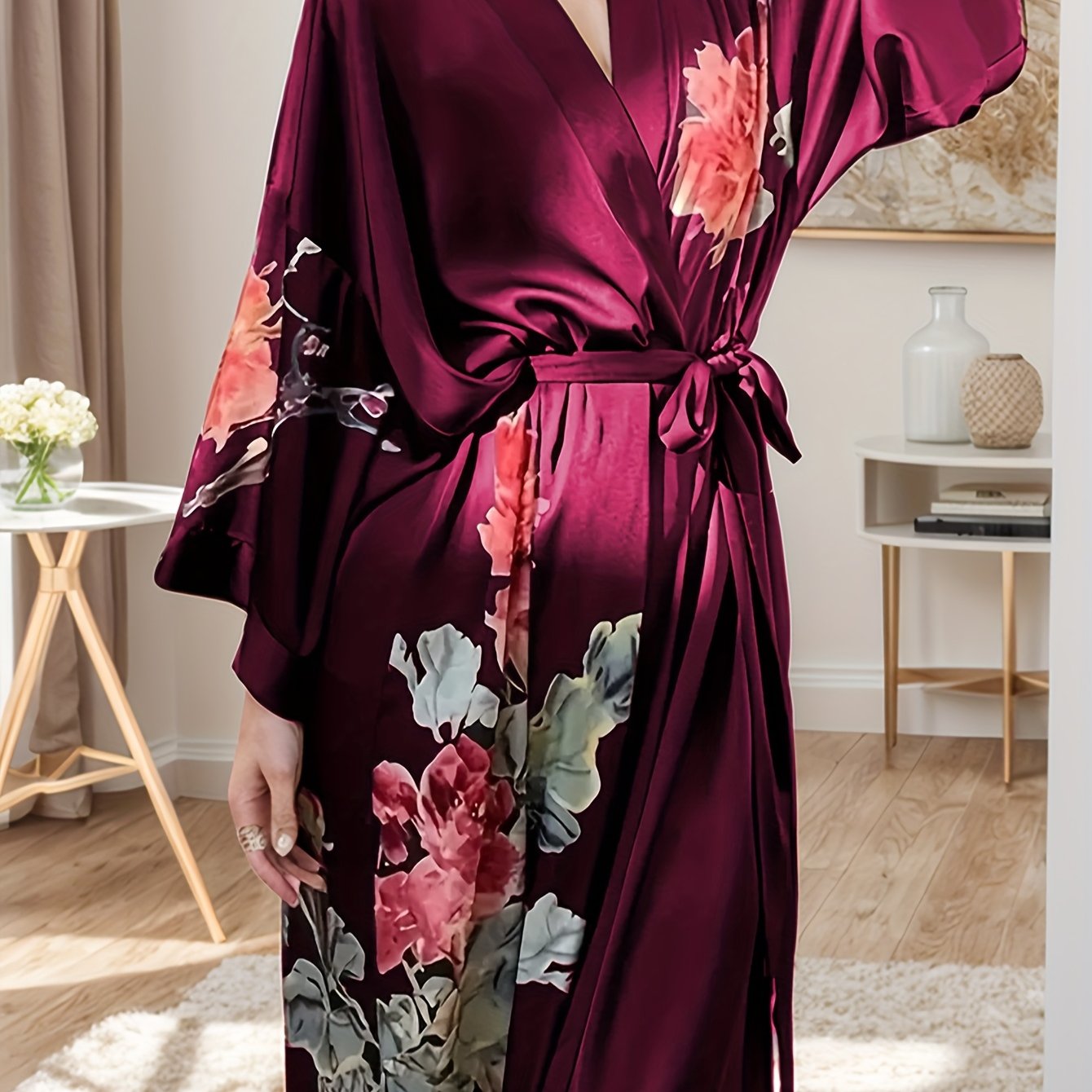 Lang Kimono Badekåbe i Satin – Blomsterprint & Flydende Pasform