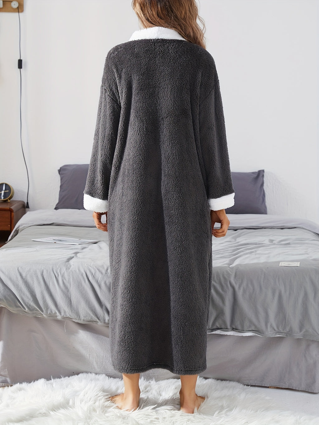 Lang Fleece Badekåbe Dame – Varm og Blød Morgenkåbe med Knapper og Krave