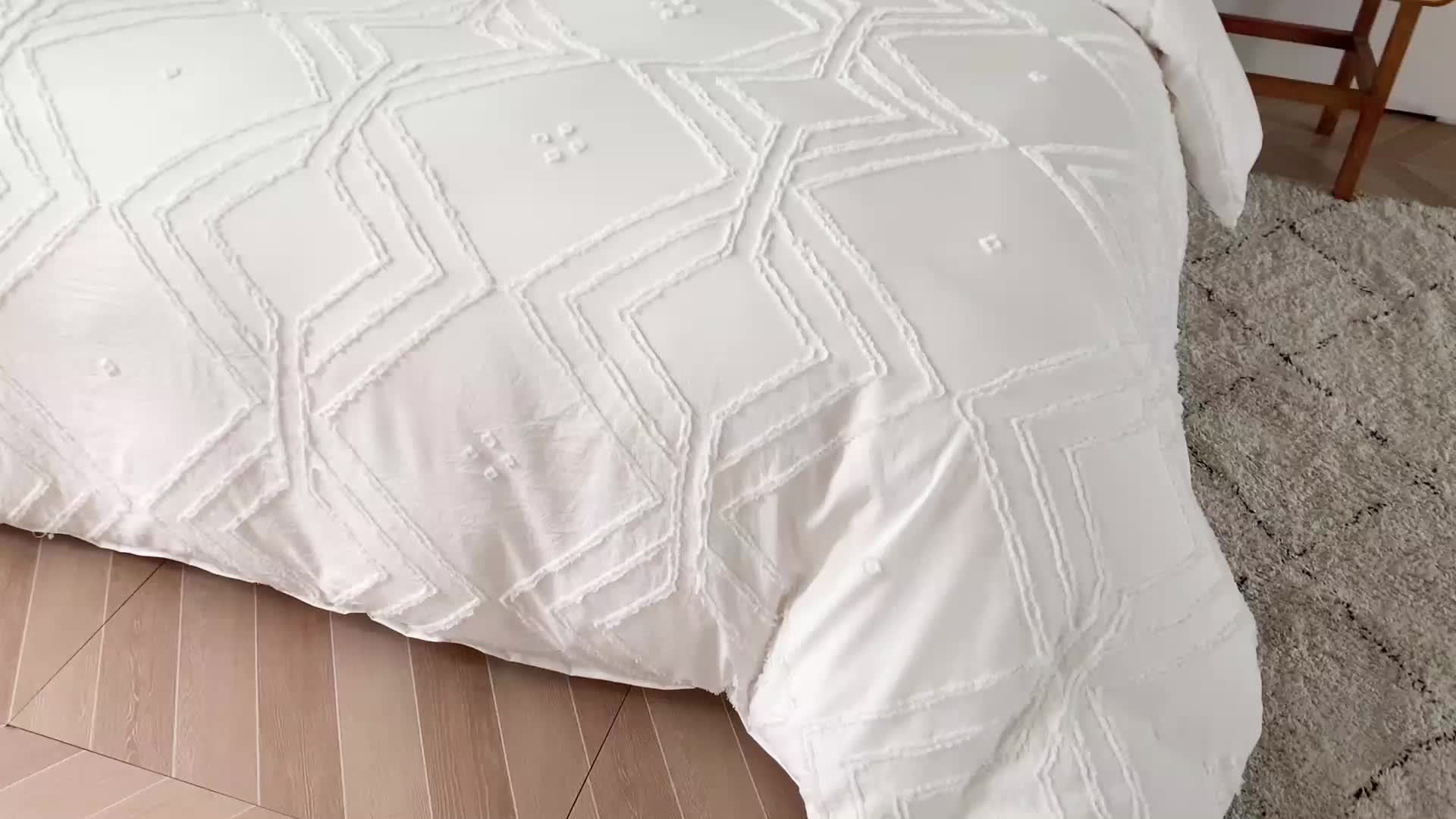 Dekorativt Dynebetræk med Puder – Elegant Sengetøj til Rolig Søvn